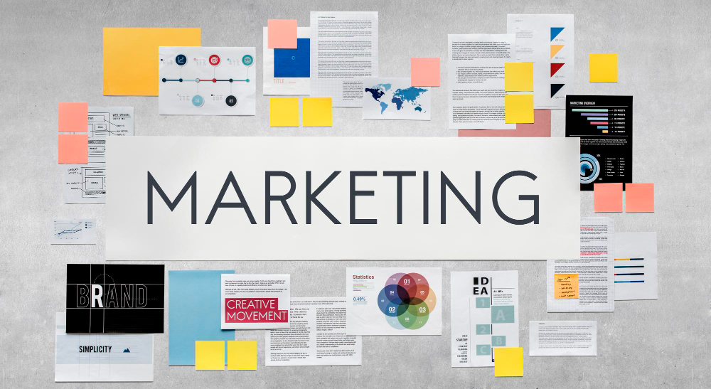 Marketing fundamentals diagram showing branding, market research, customer targeting, SEO, content marketing, and business strategy.