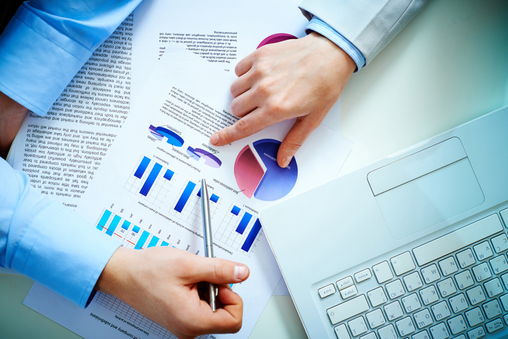 Market research methods illustrating surveys, interviews, competitor analysis, focus groups, and customer data analysis.